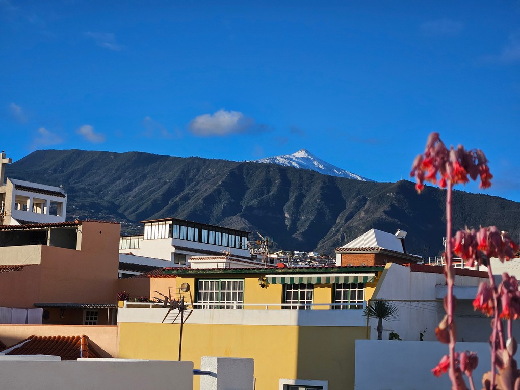 Vista del Teide dal tetto di Puerto de la Cruz