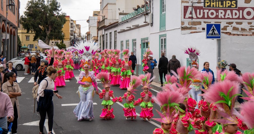Comparsa Los Guajeiros che si esibisce al Carnaval de Granadilla de Abona, Tenerife