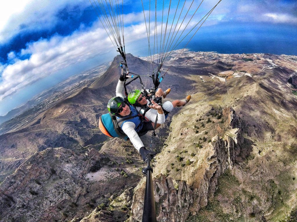 Aquí van, listos para copiar:
Vuelo en parapente en tándem sobre Costa Adeje, Tenerife