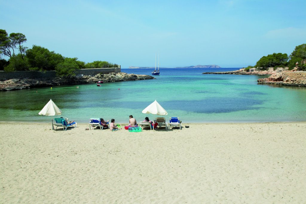 4. Cala Gració & Gracioneta — the ones you can walk to