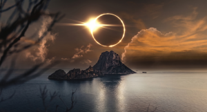 Puesta de sol sobre Es Vedrà desde Cala d'Hort, Ibiza