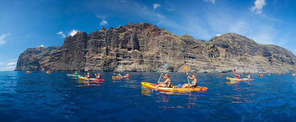 Kayak y Snorkel en Los Gigantes: rema bajo los acantilados