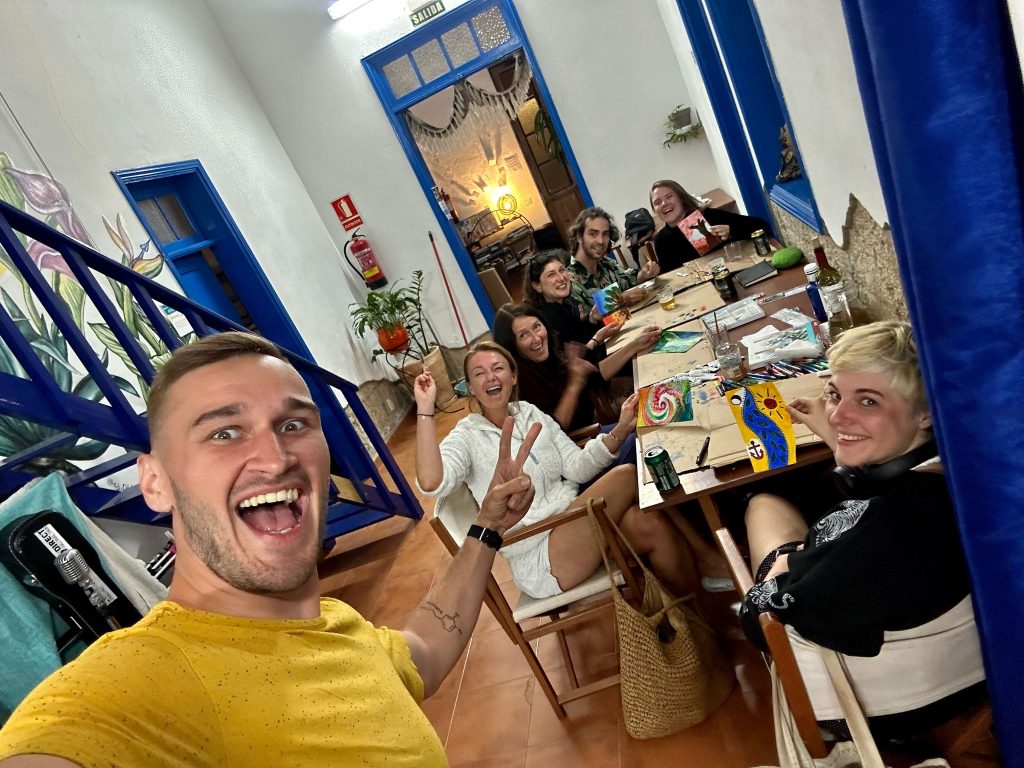 Kunst Aktivität Ashavana Nest Hostel Teneriffa