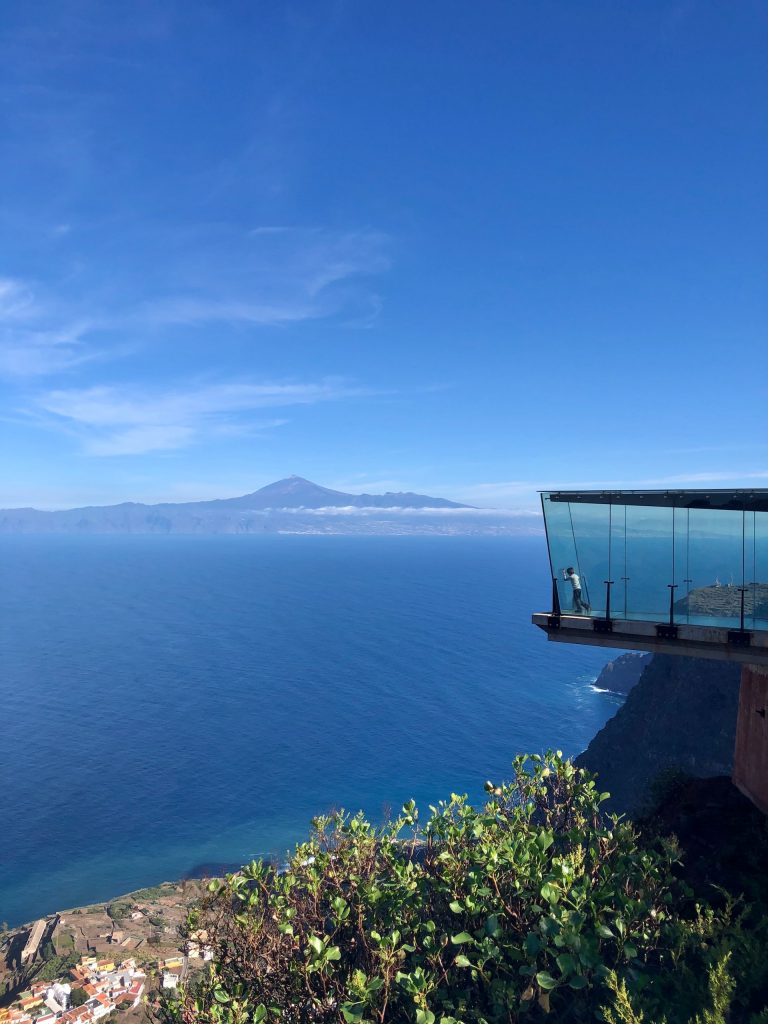 Vista de la isla canaria de Tenerife desde su hermana La Gomera