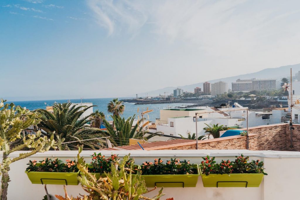 Hostel en Puerto de la Cruz Tenerife, con Coworking, Teraza, Yoga, Surf y good vibes!